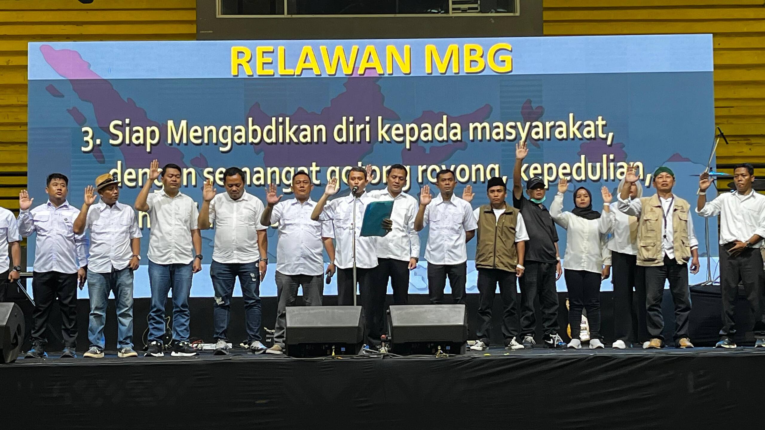 Teguhkan Ikrar Perjuangan Nyawiji Untuk Negeri Bersama, 6000 Relawan MBG Padati GOR Among Rogo Yogyakarta.