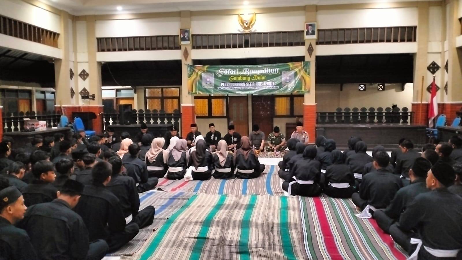 Perkuat Sinergitas dan Kamtibmas, Koramil Jajaran Kodim 0812/Lamongan Kawal Kegiatan “Sambang Dulur” Perguruan Silat