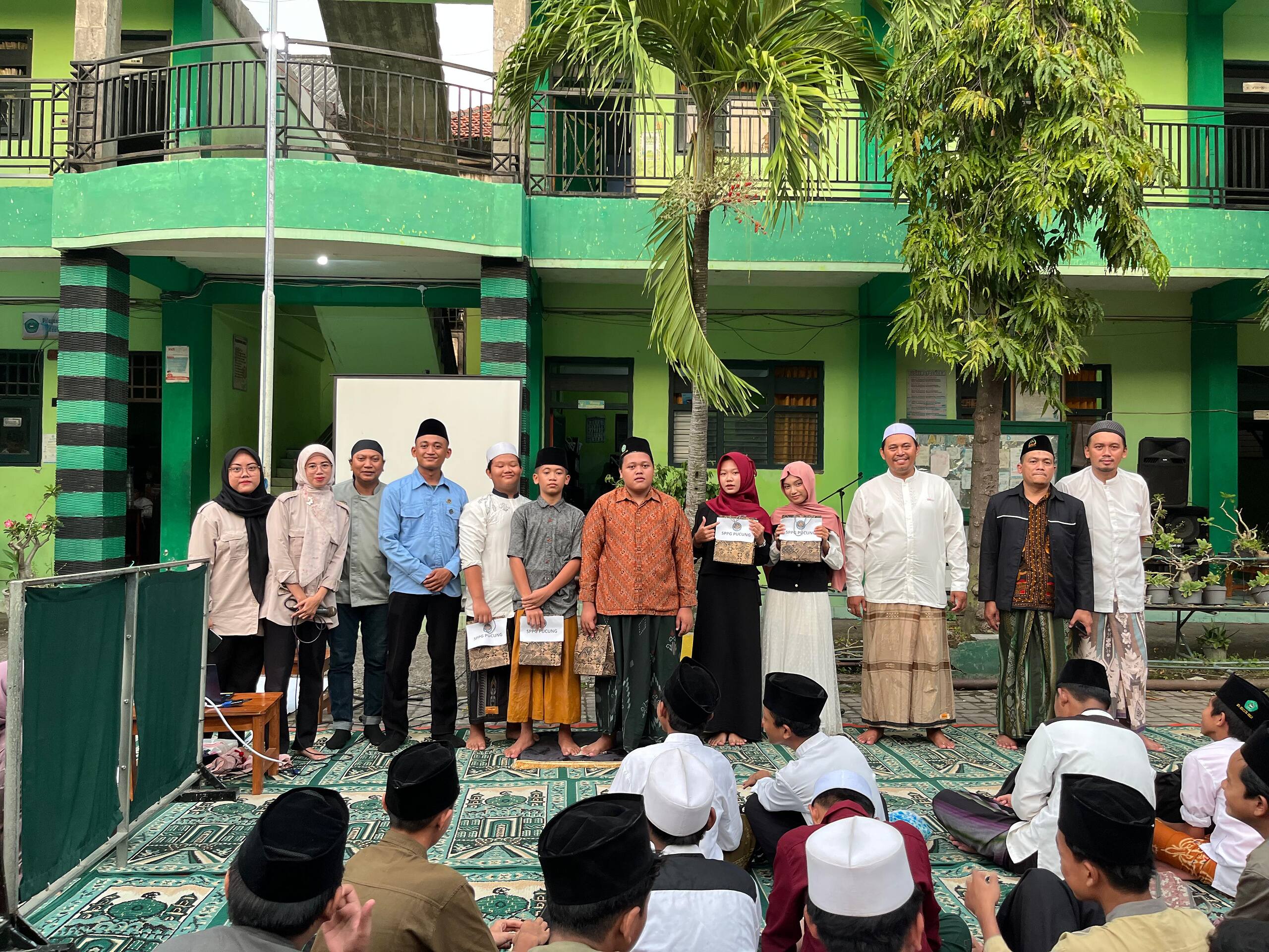 Puasa Sehat: SPPG Pucung Ajak Siswa MTs Hidayatul Ummah Pahami Gizi Seimbang Sambil Menanti Berbuka