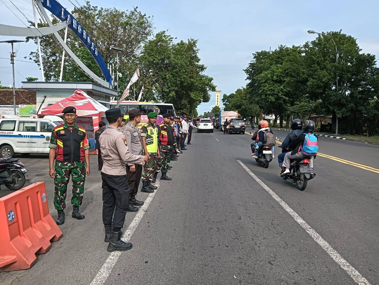 Sinergitas Aparat di H-1 Lebaran, TNI-Polri dan Pemkab Lamongan Pertebal Pengamanan di Titik Krusial Pasar Babat & Terminal.