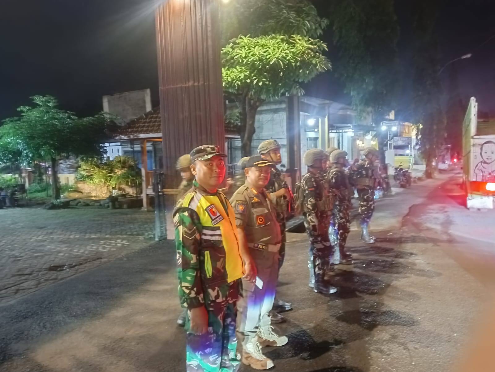 Intensifkan Patroli Gabungan, Kodim 0812/Lamongan Bersama Polres dan Yonif TP 887/KJM Jaga Kondusifitas Idul Fitri 1447 H