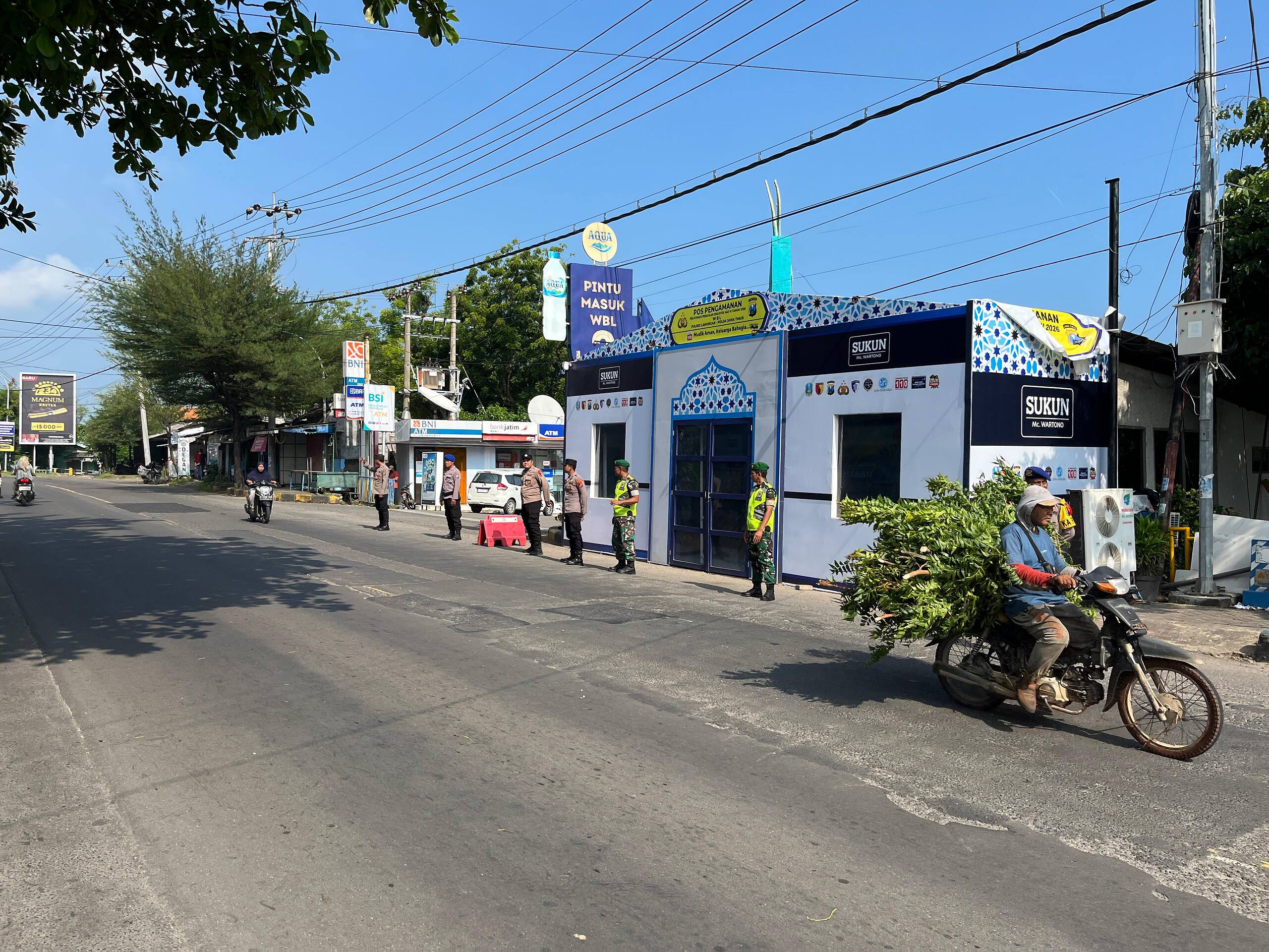 Demi Keamanan Pengunjung, TNI-Polri dan Stakeholder Perkuat Pengamanan di Pos Pam Wisata Bahari Lamongan.