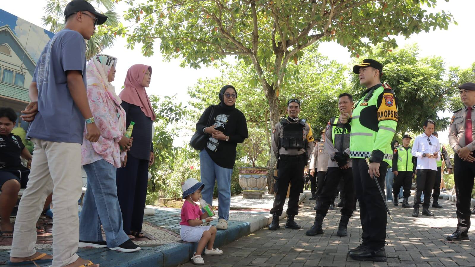 Pastikan Kenyamanan Libur Lebaran, Kapolres Lamongan Tinjau Langsung Pelayanan Ops Ketupat Semeru 2026 di Kawasan Wisata Paciran