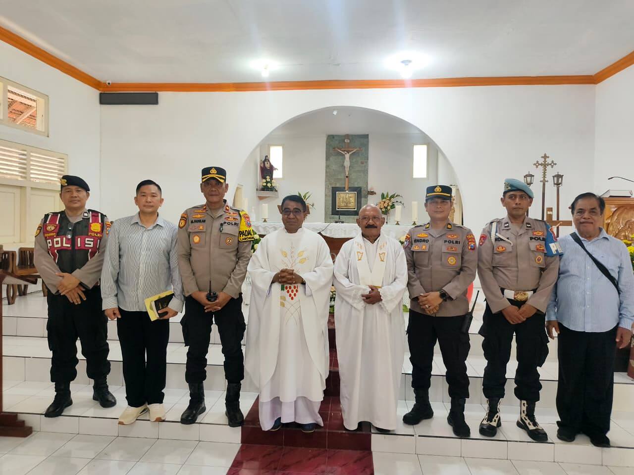 Hadirkan Rasa Aman, Polres Lamongan Kawal Ibadah Paskah 2026 di Dua Gereja