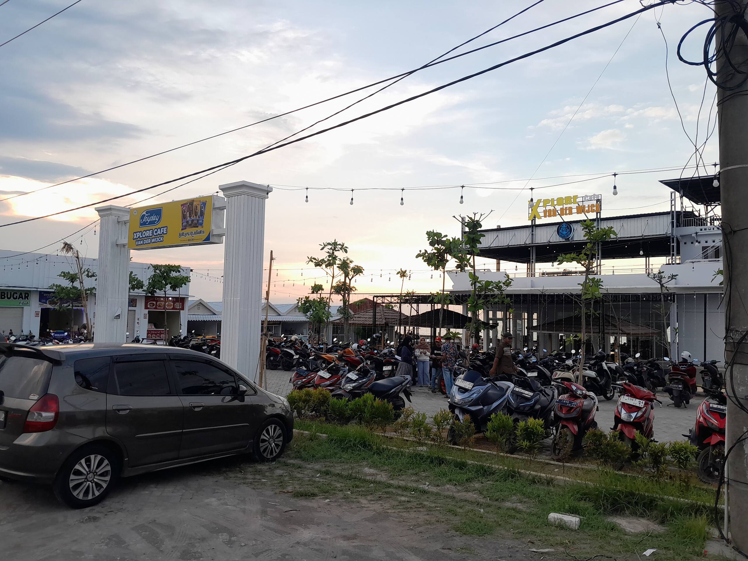 Eksplor Van Der Wijck, Spot Nongkrong Baru Rasa Pantai di Paciran