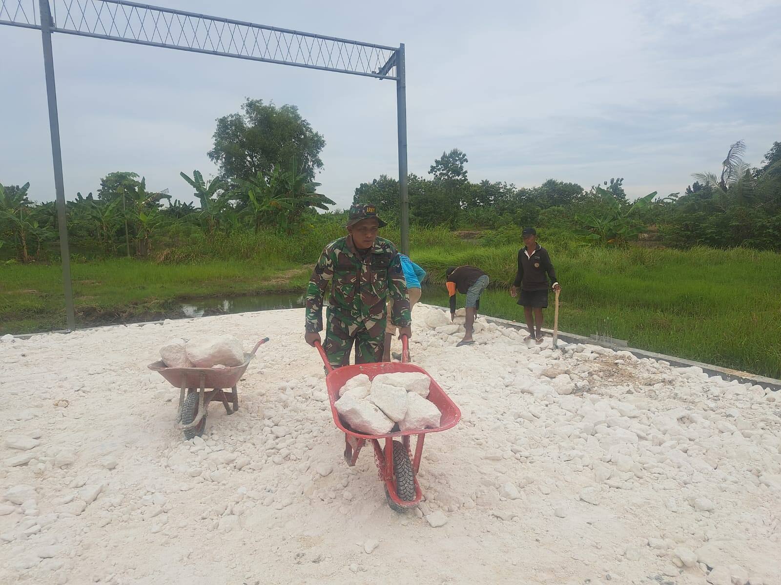Dari Desa untuk Negeri, Babinsa Kodim 0812/Lamongan Kawal Ekonomi Rakyat Bangkit