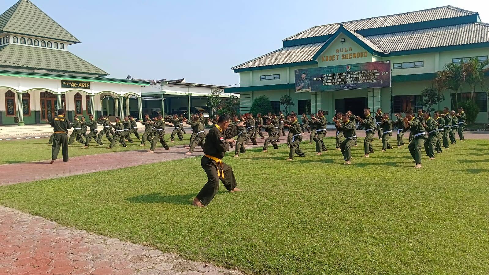 Tingkatkan Profesionalisme, Prajurit Kodim 0812/Lamongan Rutin Berlatih Silat Militer