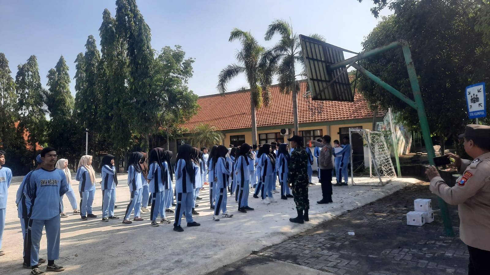 Bentuk Disiplin dan Ketahanan Fisik, Koramil 0812/05 Kembangbahu Latih Siswa SMAN 1 Kembangbahu