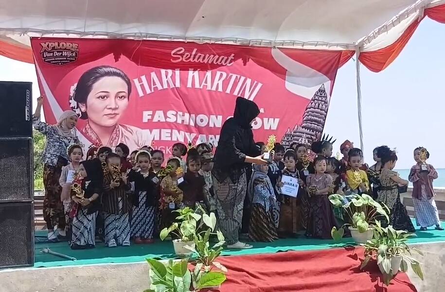 Semangat Kartini Hidup di Cafe Van der Wijck Lewat Aksi Kartini Cilik