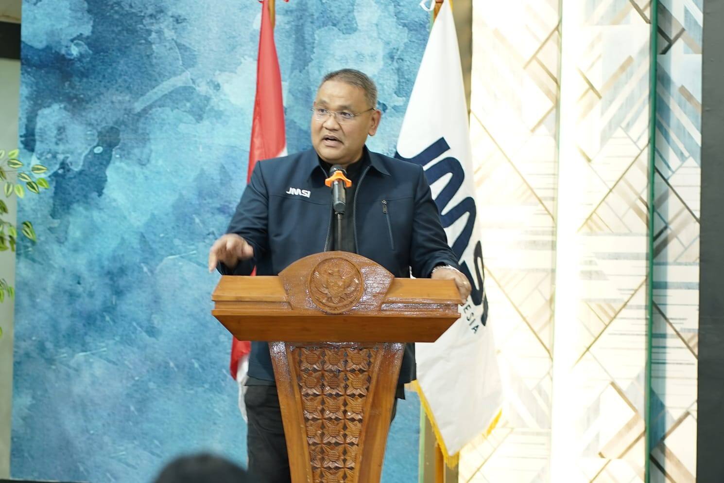 Pers di Persimpangan: Melawan atau Tunduk pada Algoritma.