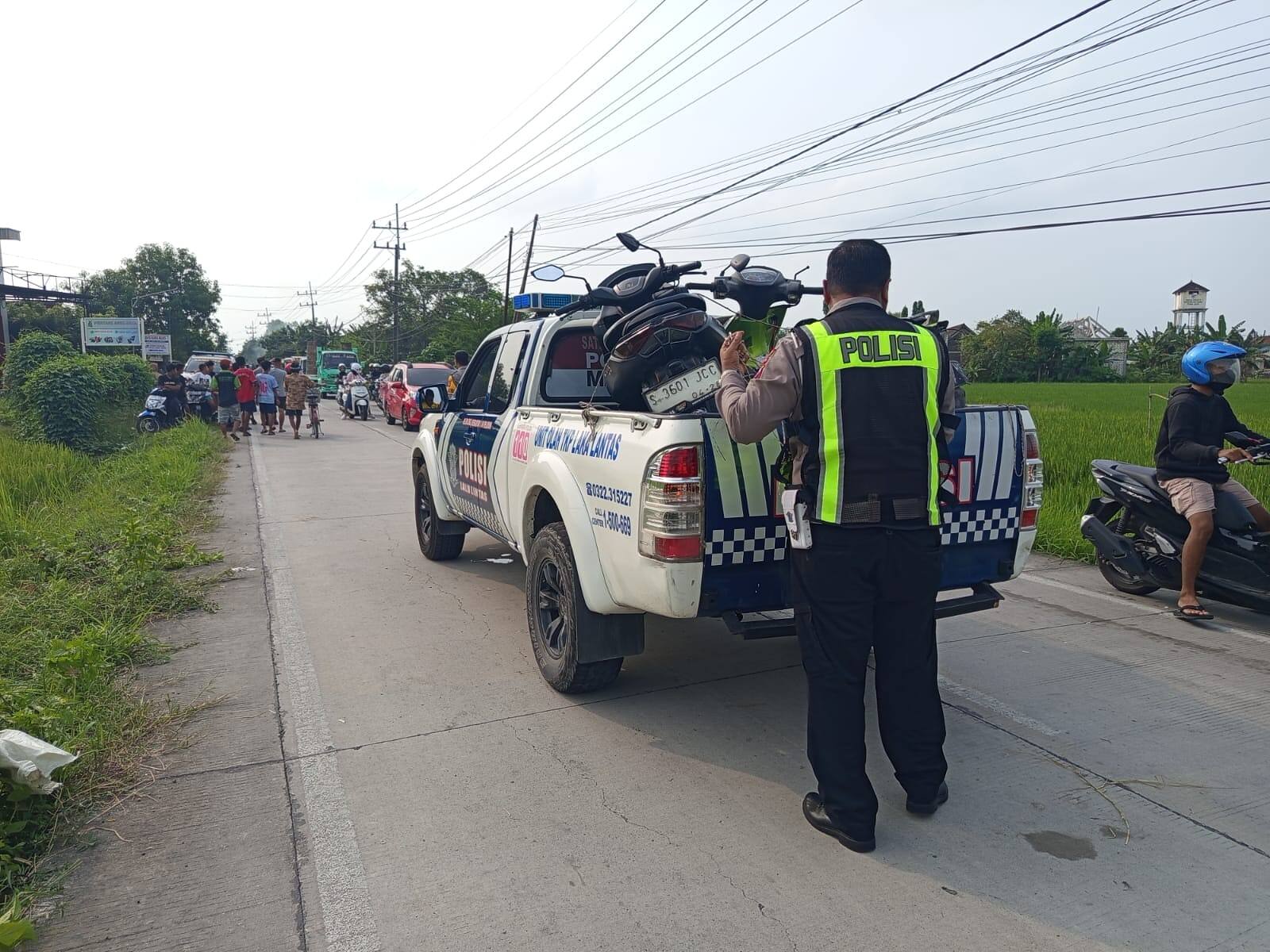 Respon Cepat Polres Lamongan dalam Penanganan Lakalantas di Sukodadi