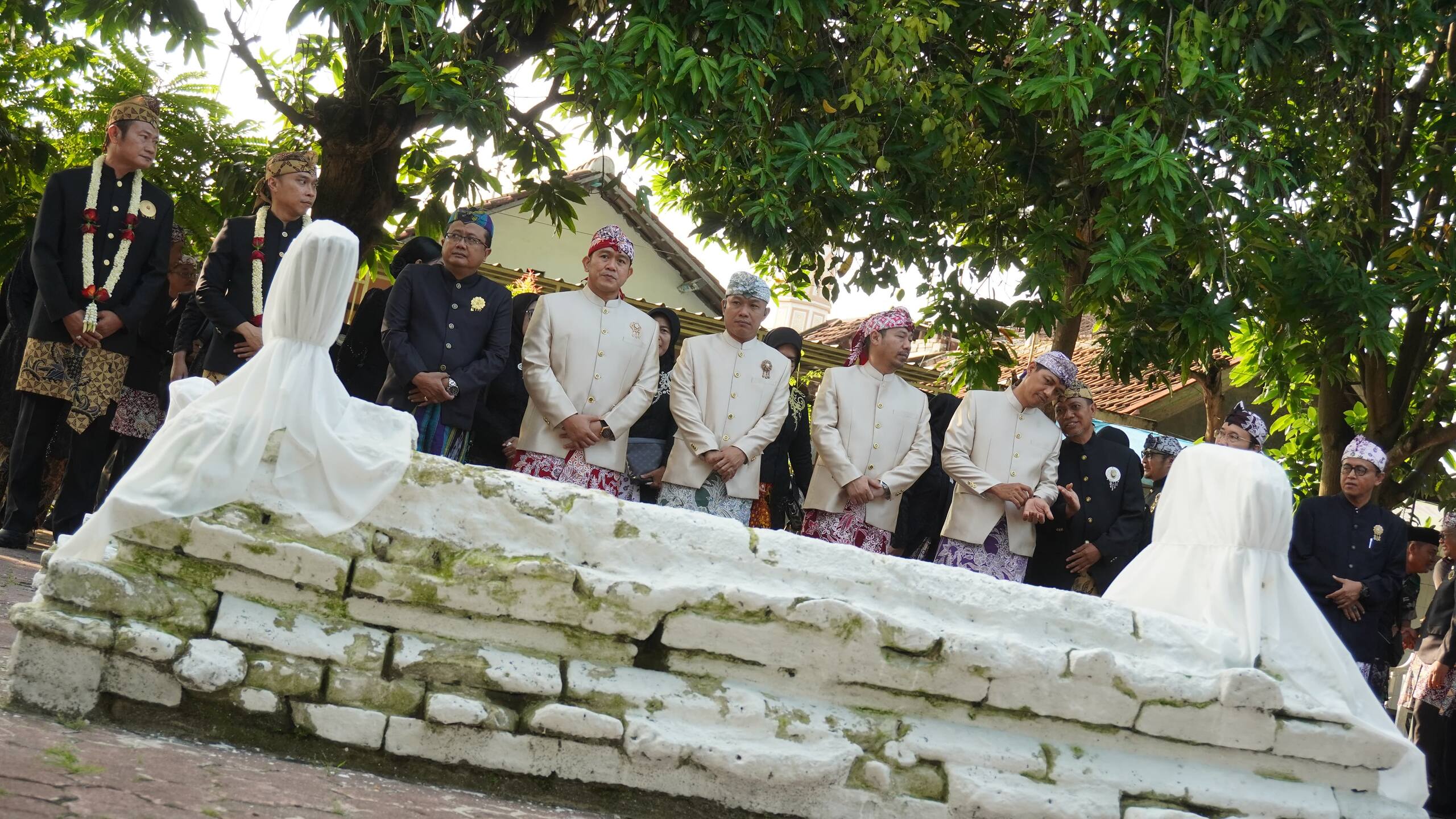 Sambut Hari Jadi Lamongan ke-457, Dandim 0812 Bersama Forkopimda Ziarah Makam Leluhur