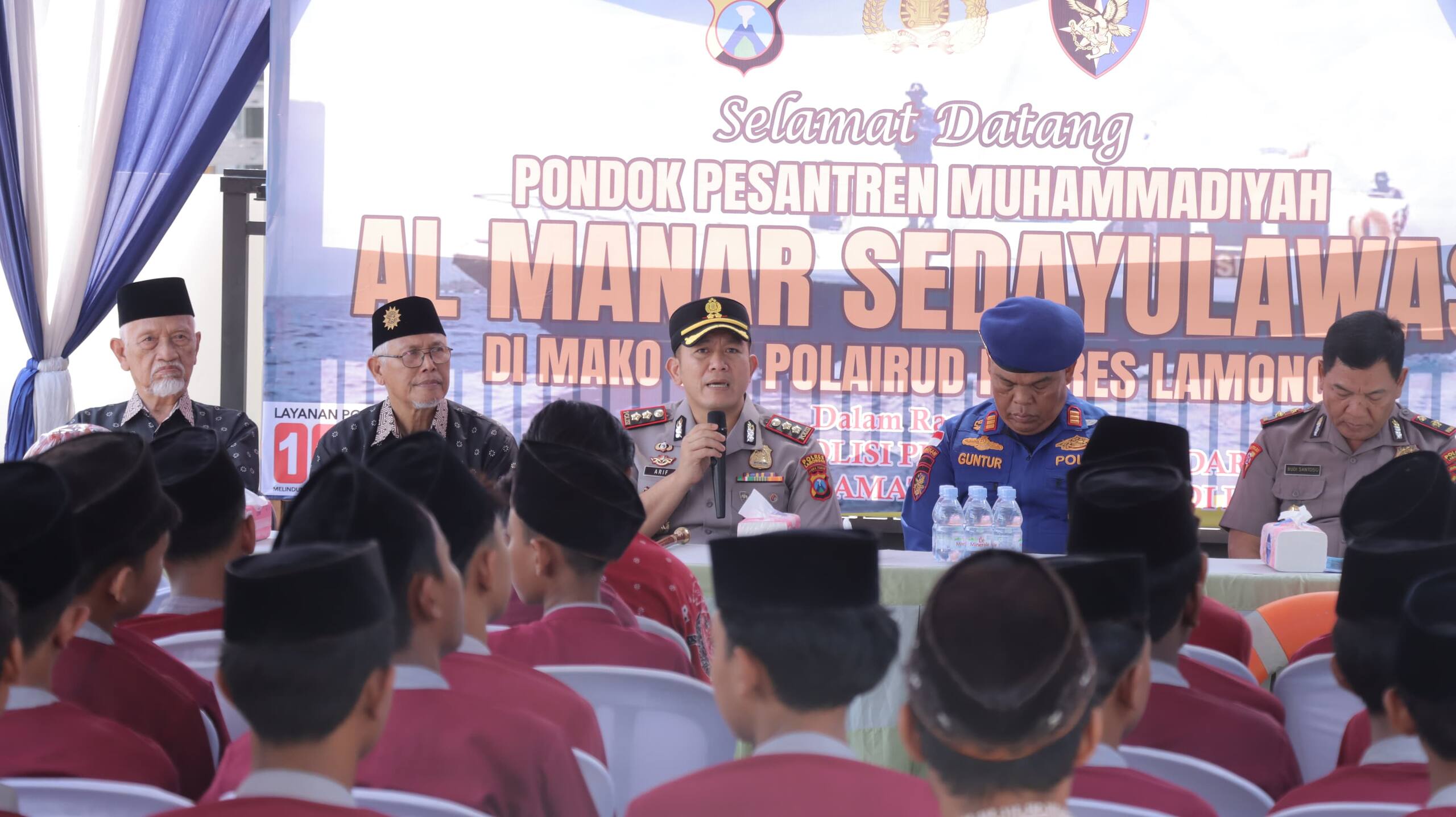 Kapolres Lamongan Beri Pemahaman ke Santri Tentang Polisi Air dan Evakuasi Bencana di Satpolairud