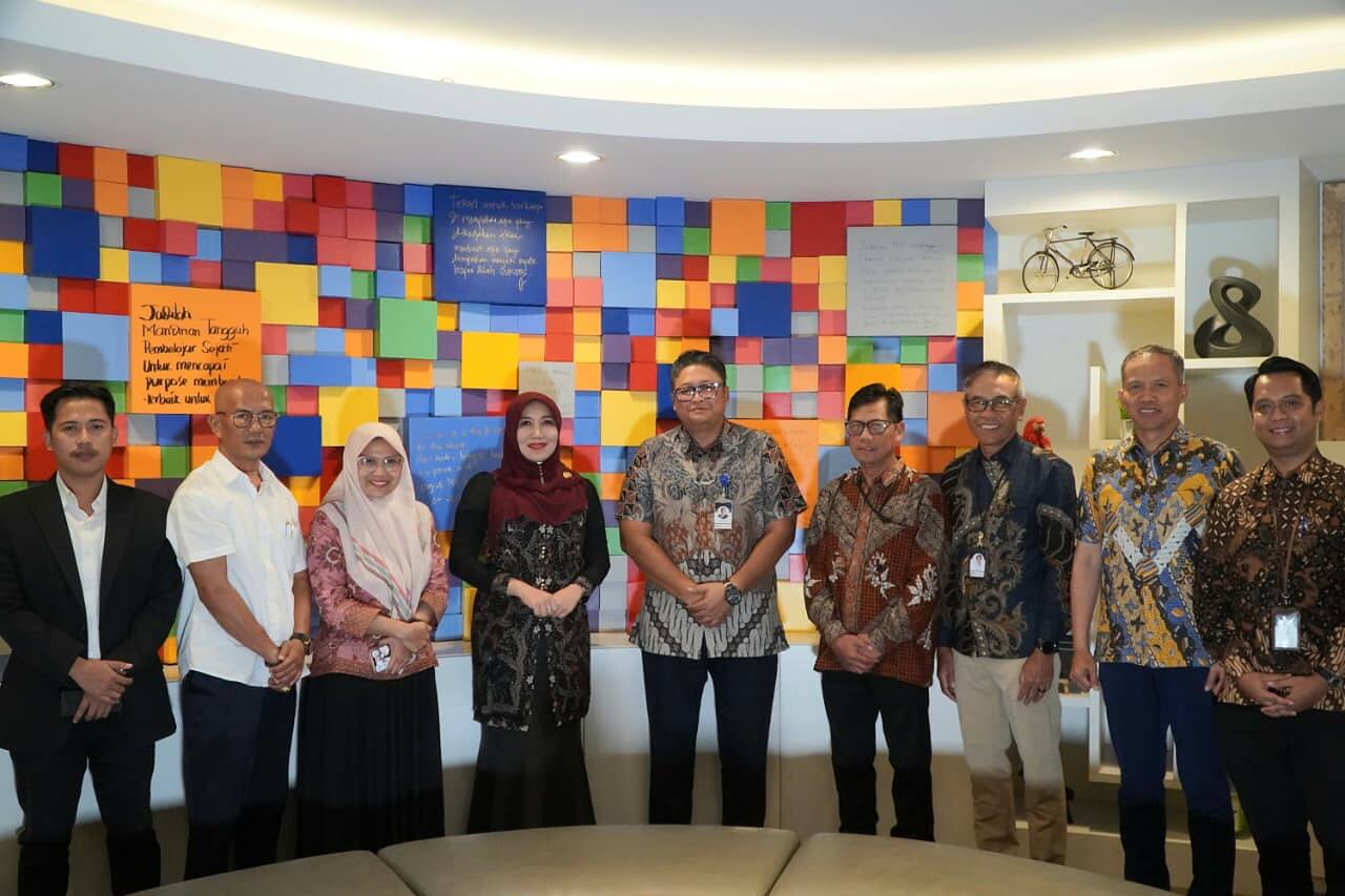 Ning Lia Istifhama Apresiasi Bank Mandiri Regional VIII, UMKM Kini Kian Mudah Akses Kredit