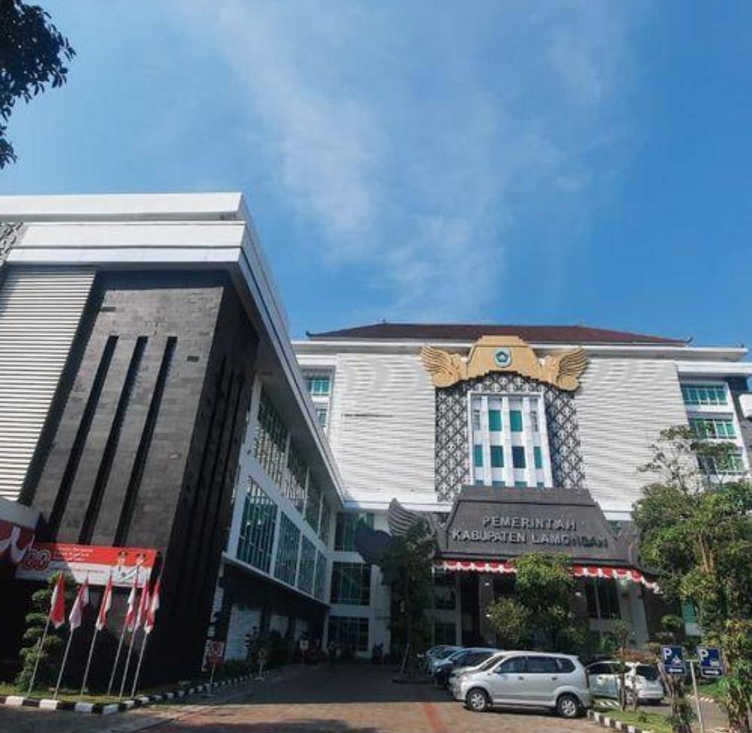 KPK Tahan Tiga Tersangka Korupsi Gedung Pemkab Lamongan, Negara Rugi Rp35,7 Miliar