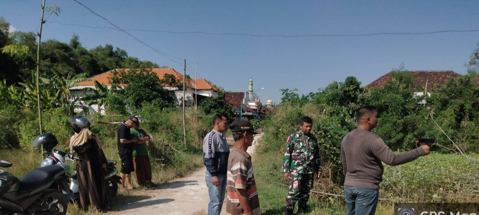 Atasi Krisis Air Bersih, Tim Mabes TNI dan Babinsa Sarirejo Lakukan Survei Titik Air Manunggal di Dusun Besuki