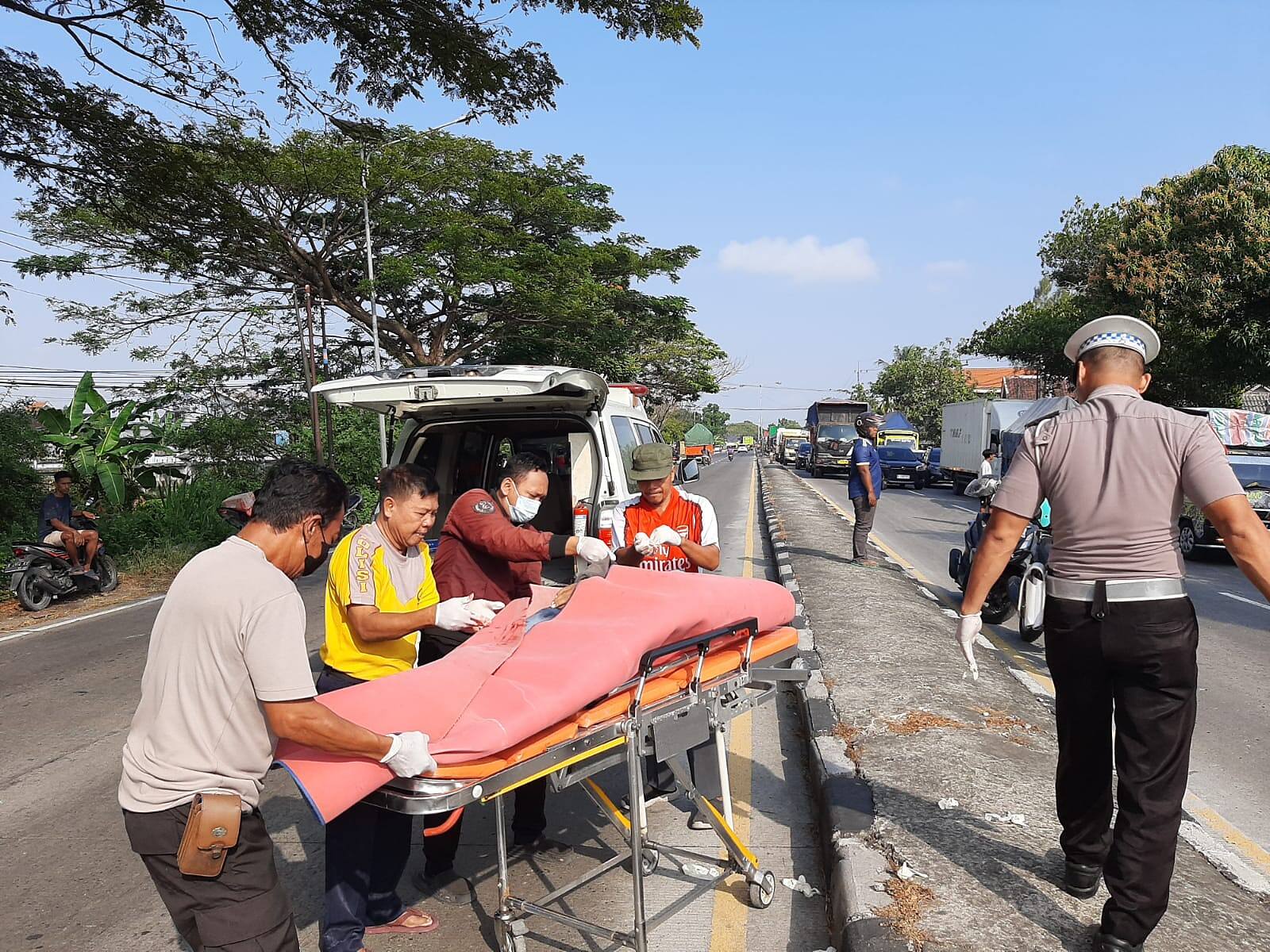 Polres Lamongan Tangani Laka Maut Motor Vs Truk di Jalur Nasional Babat-Lamongan