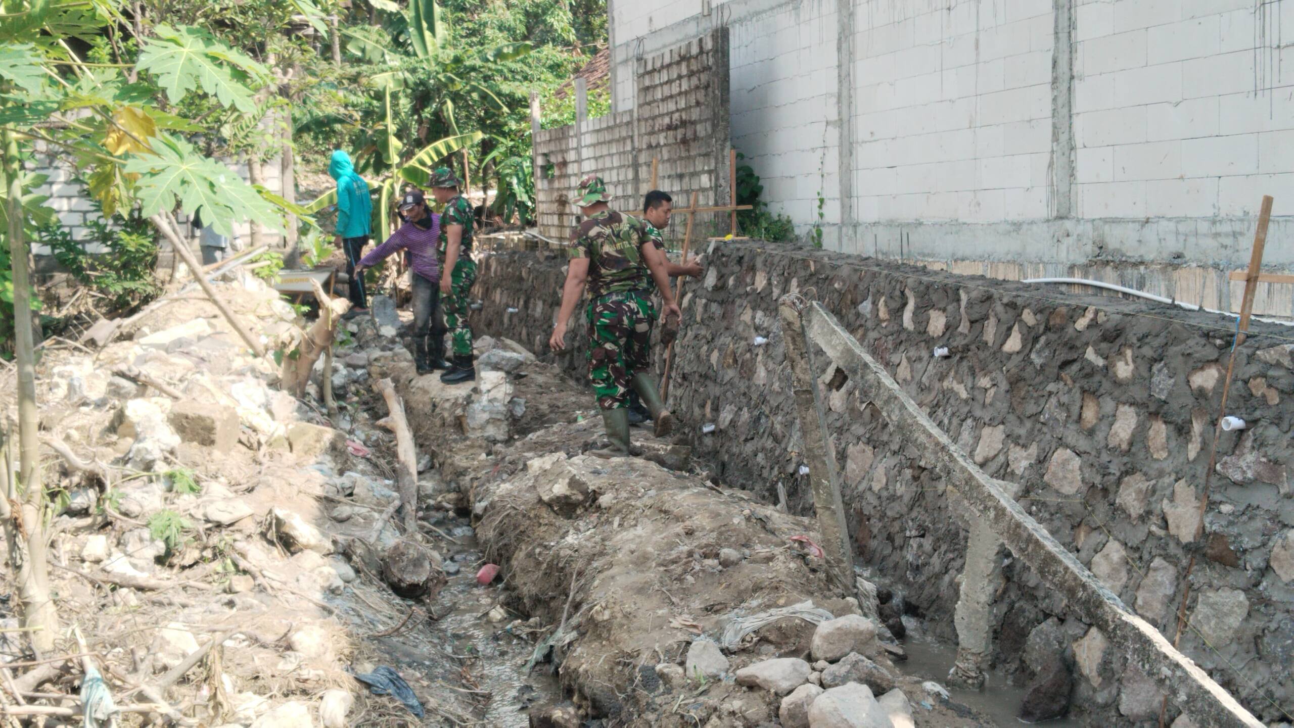 Pra TMMD Resmi Dimulai, Kodim 0812/Lamongan Genjot Pembangunan TPT dan Normalisasi Sungai