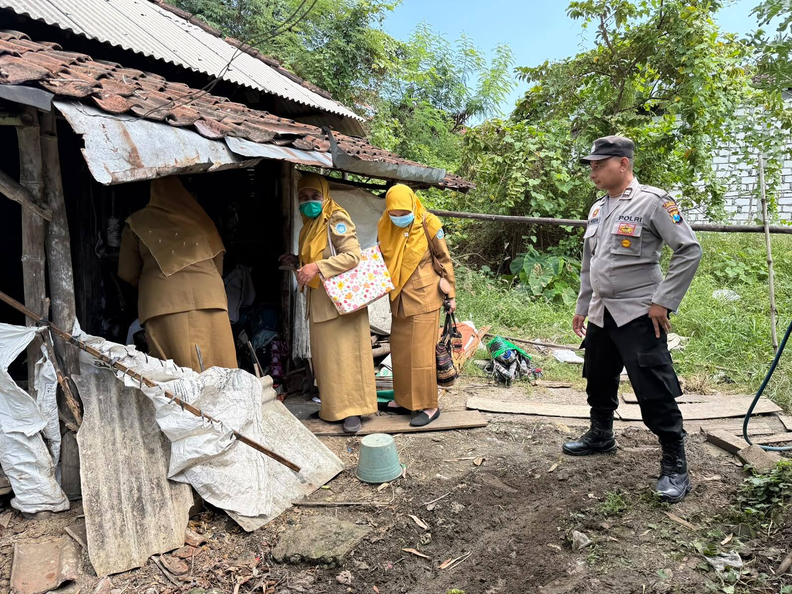Peduli Kesehatan Masyarakat, Bhabinkamtibmas Kawal Pemeriksaan Kesehatan Rutin Warga