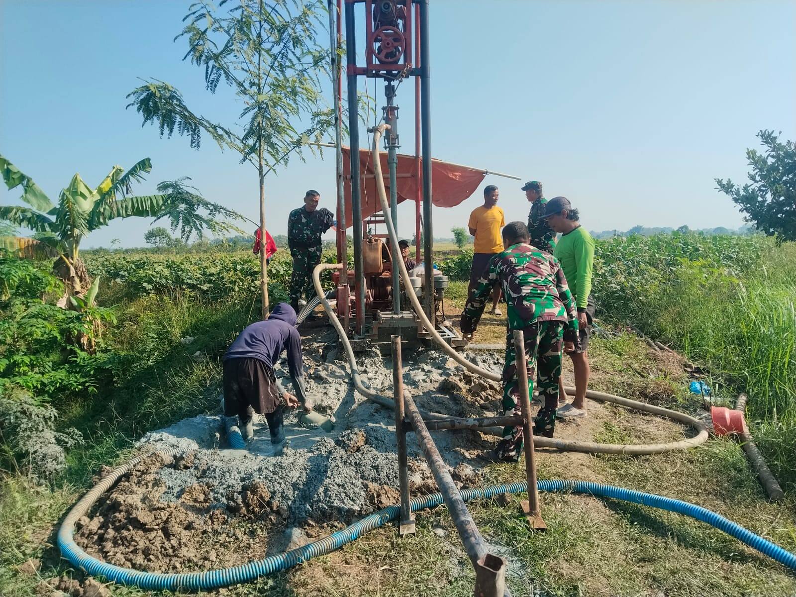 TNI AD Wujudkan Harapan Warga Dermolemahbang Melalui Program Sumur Bor