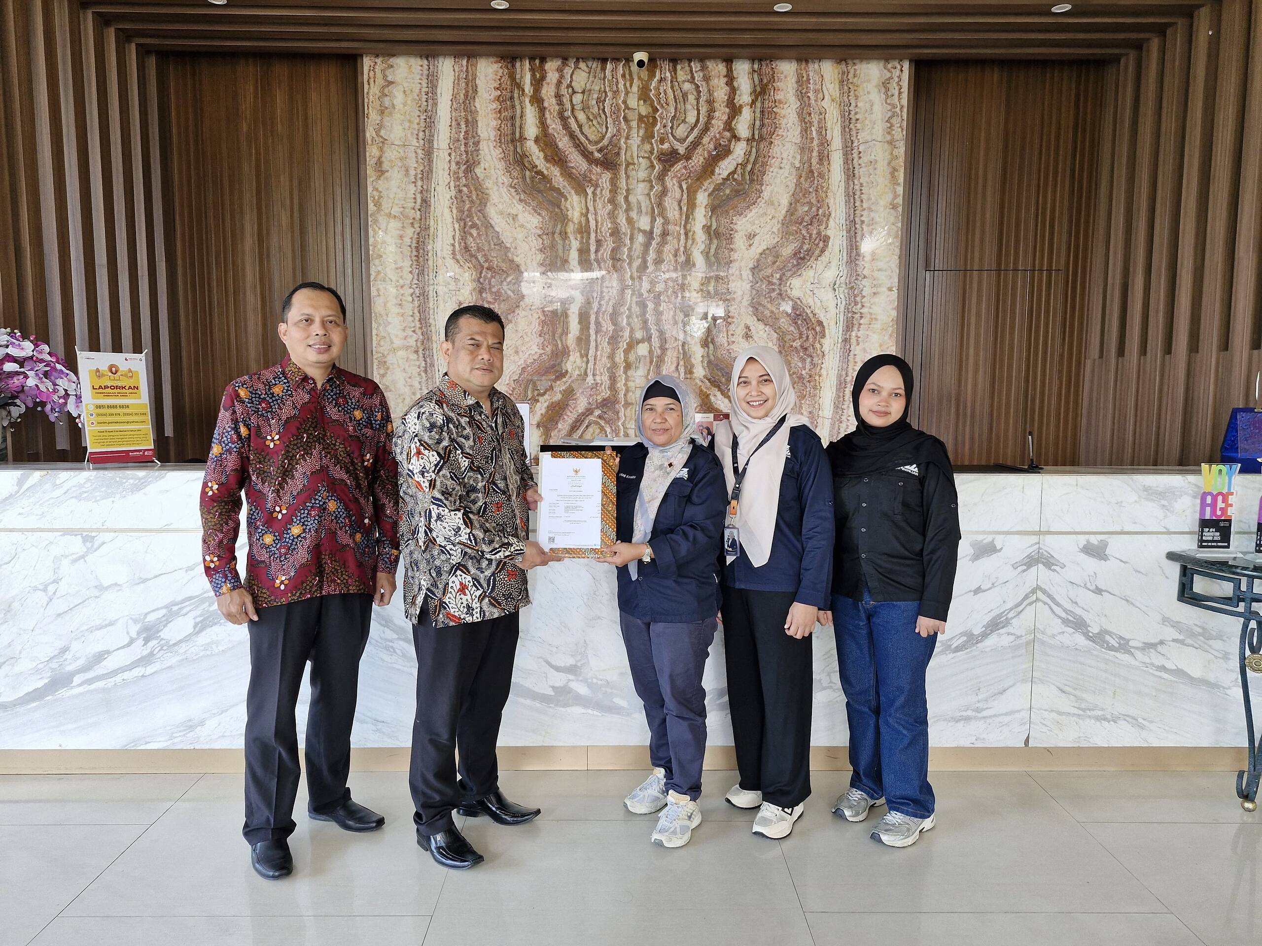 Front One & Azana Style Hotel Madura Peroleh Sertifikat Halal, Dukung Penguatan Industri Halal Nasional