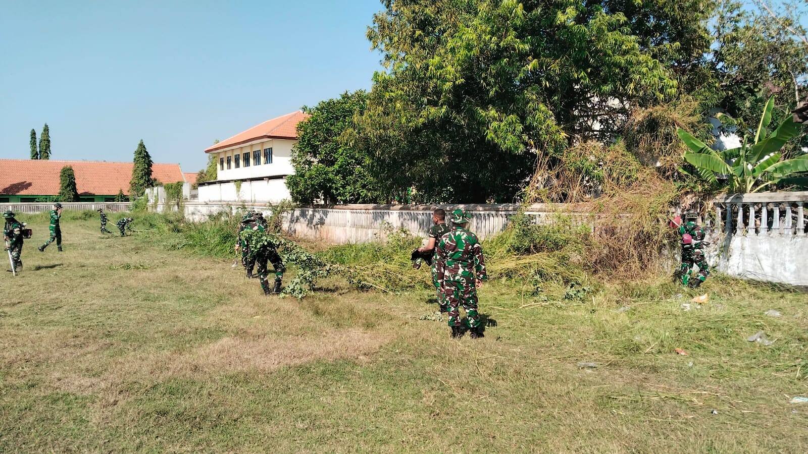 Sinergi TNI-Rakyat, Kerja Bakti Sambut TMMD ke-129 di Ngimbang