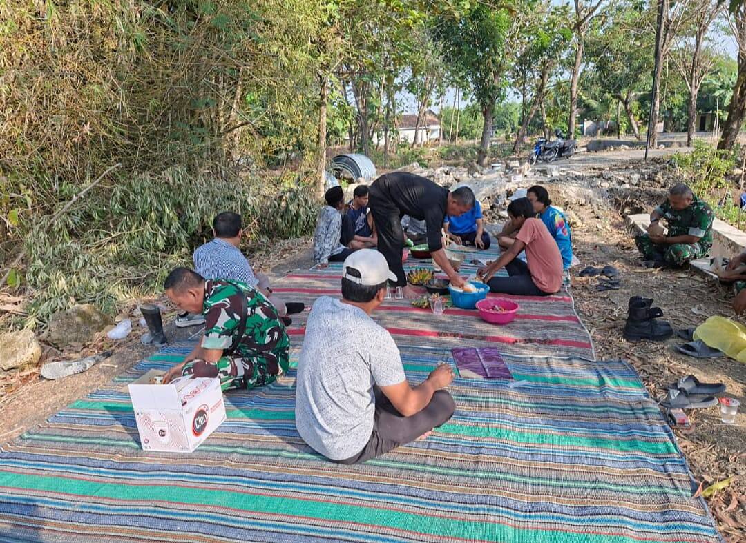 Pembangunan Jembatan Dimulai, Kodim 0812/Lamongan Gelar Tasyakuran Bersama Warga