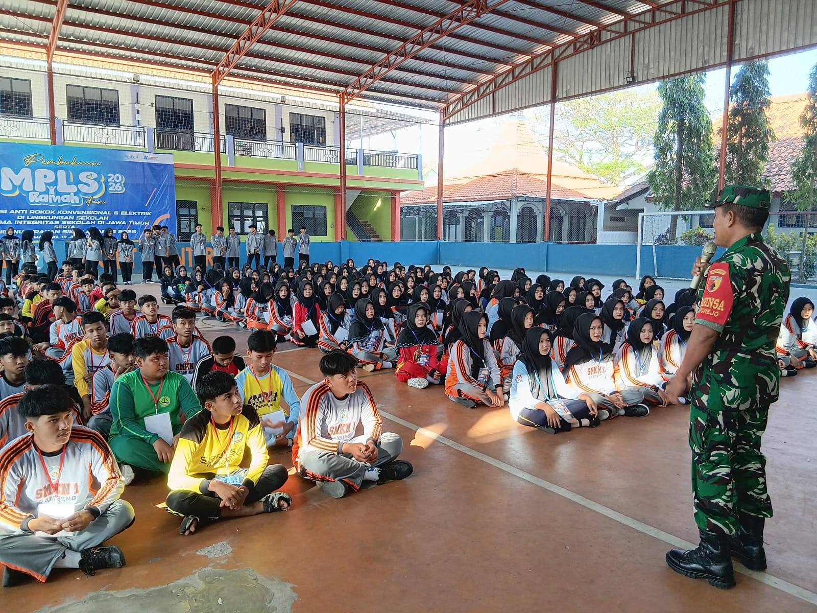 Koramil 0812/08 Bekali Siswa Baru SMKN 1 Sambeng dengan Nilai Karakter dan Disiplin