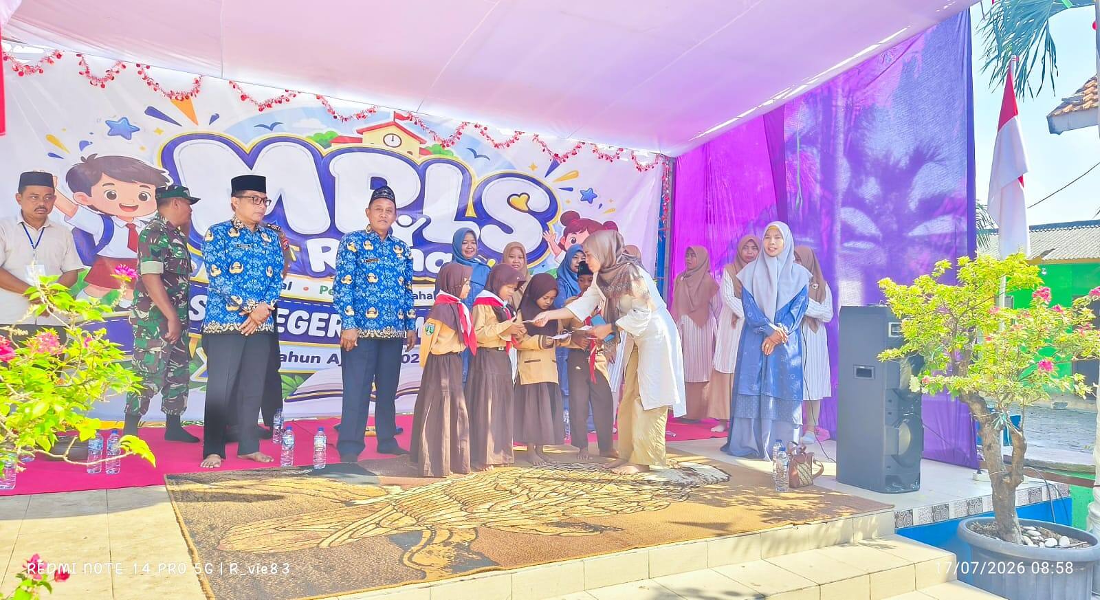 Penutupan MPLS SDN Sumberagung Berlangsung Khidmat, 26 Siswa Yatim Terima Santunan