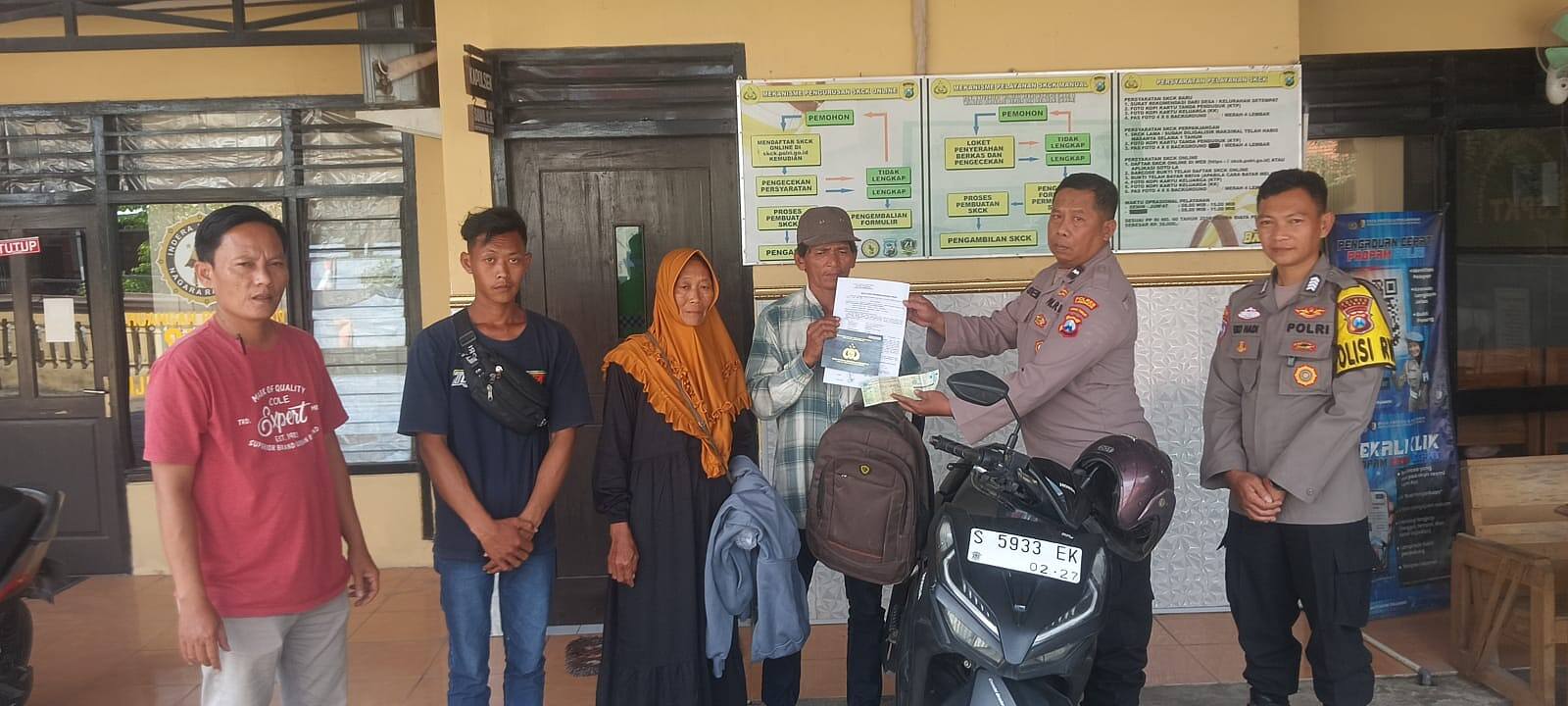 Polsek Kembangbahu Pulangkan Motor Temuan ke Tangan Pemilik