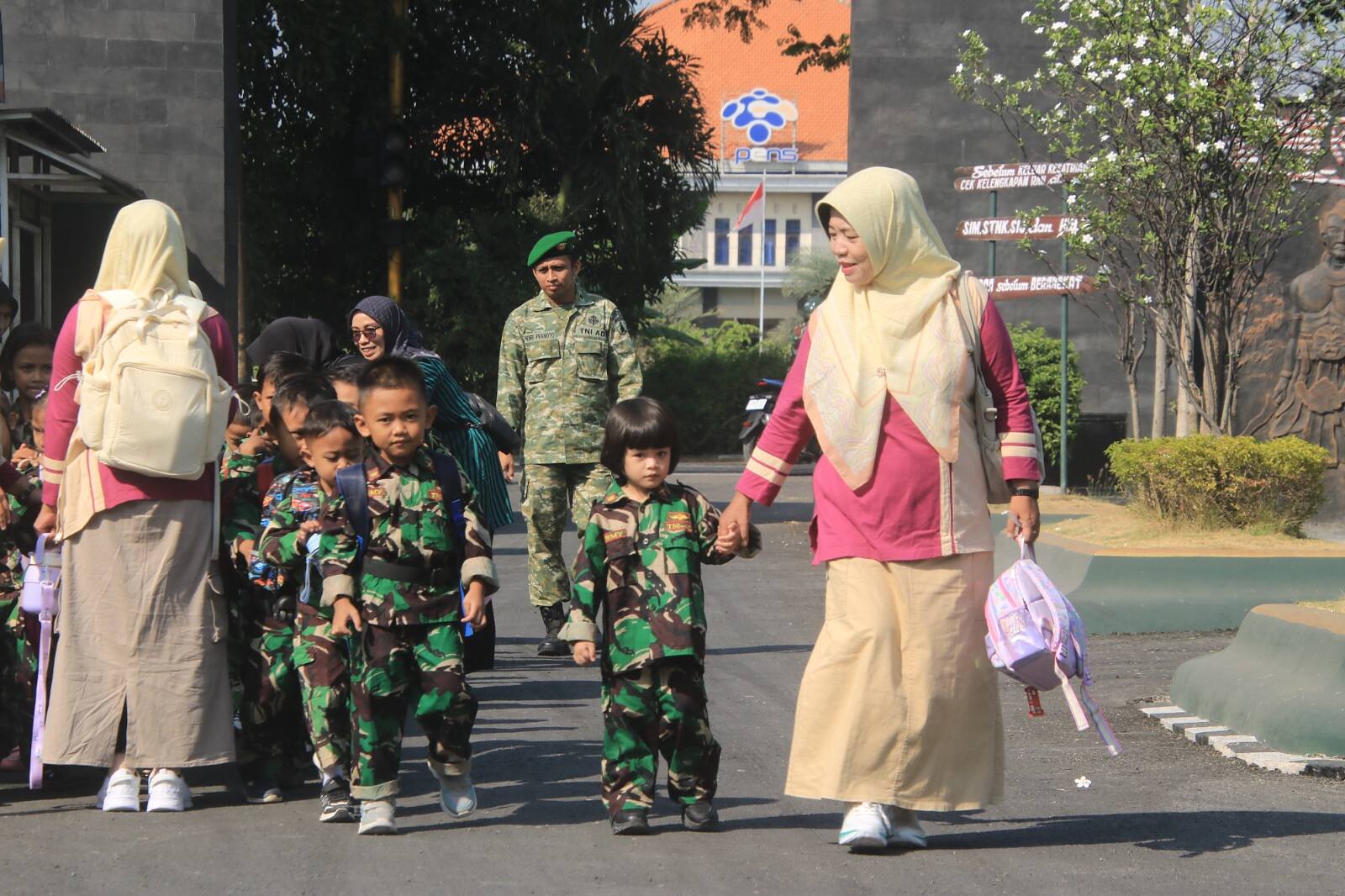 Peringati Hari Anak Nasional, TK Kartika Semarakkan Makodim 0812 Lamongan