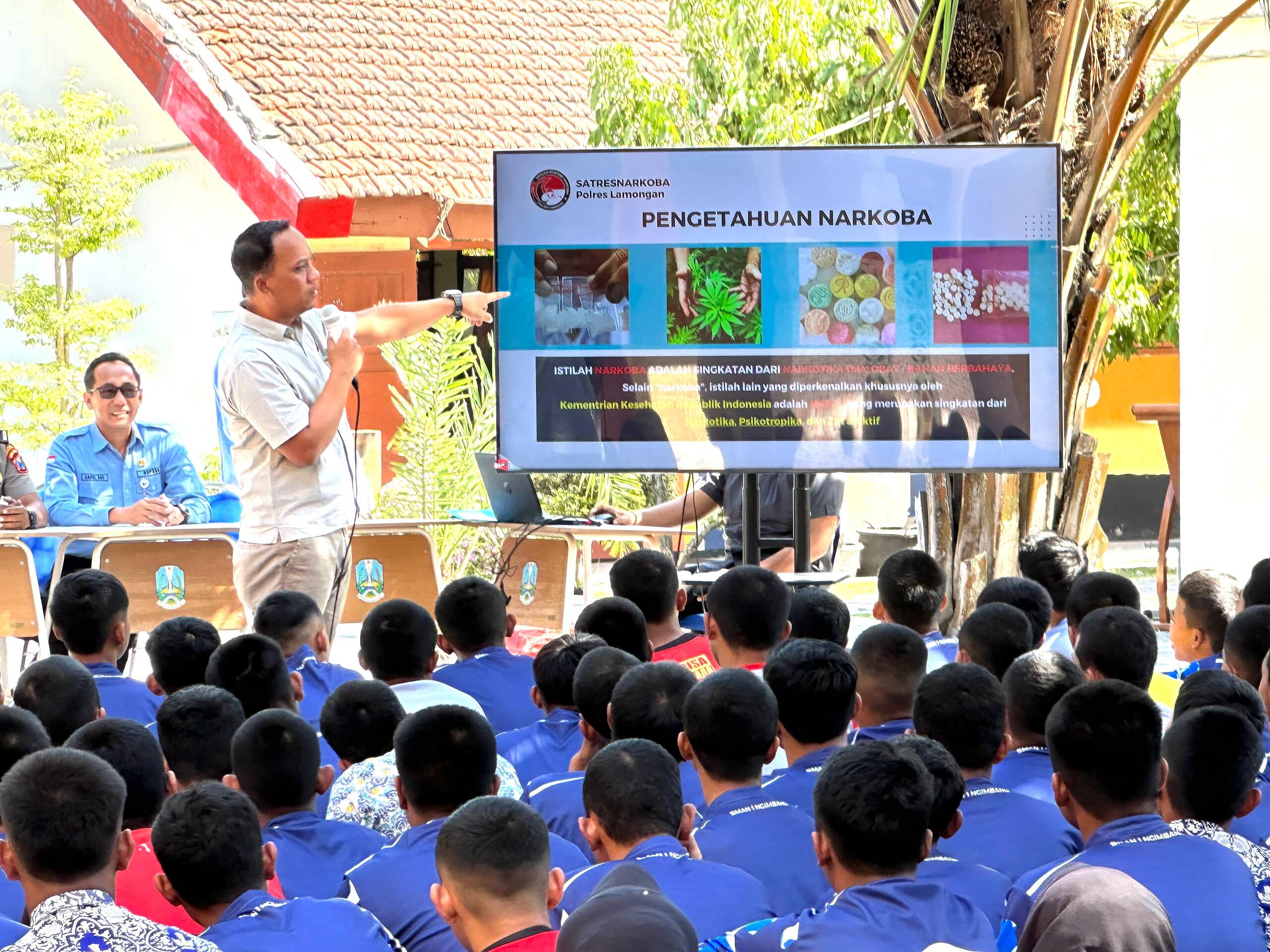 Cegah Narkoba, Satresnarkoba Polres Lamongan Edukasi Pelajar SMAN 1 Ngimbang
