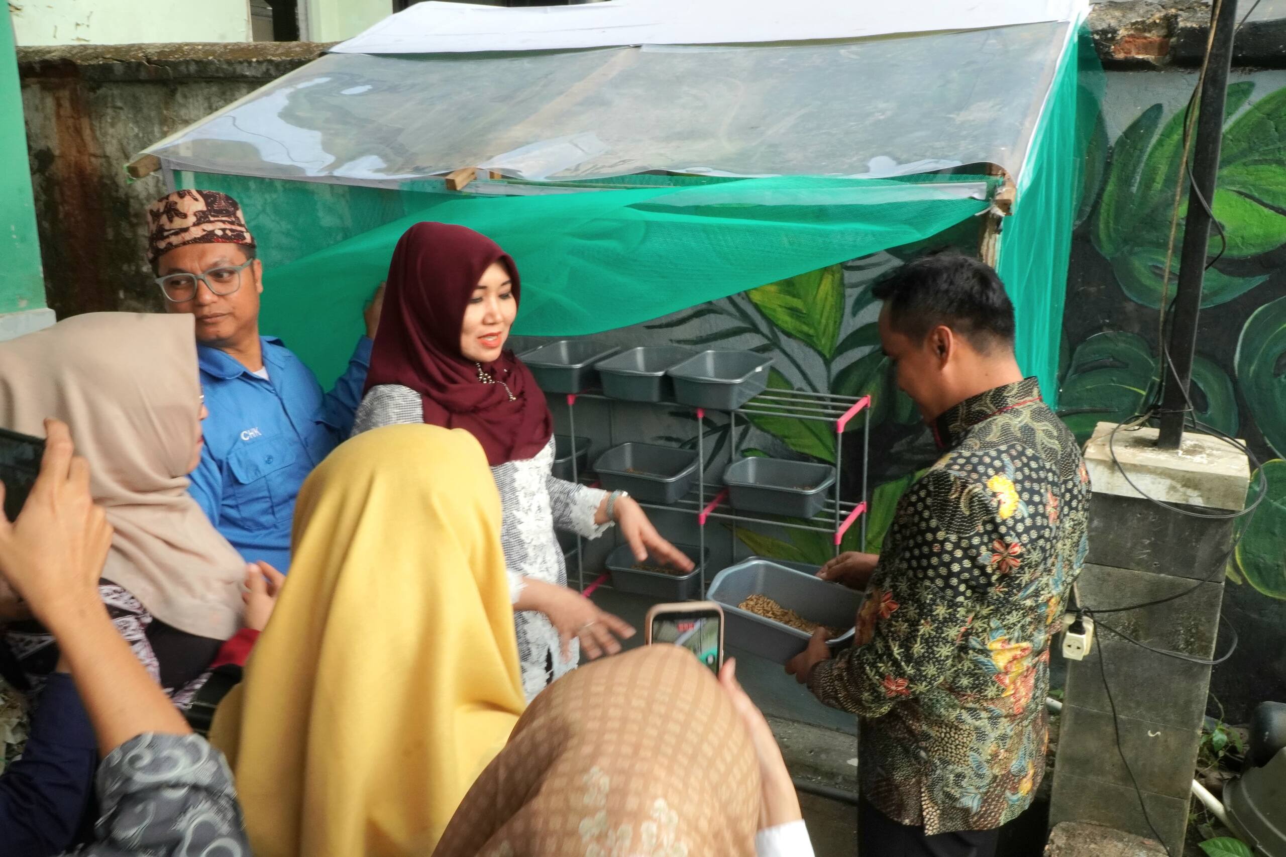 Senator Jatim Ning Lia Istifhama Apresiasi Urban Farming Bangkalan, Sebut Bupati Lukman Sukses Ubah Pertanian Jadi Motor Ekonomi Daerah