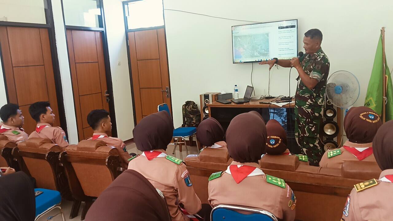 Danramil 0812/06 Ngimbang Perkuat Wawasan Kebangsaan Generasi Muda