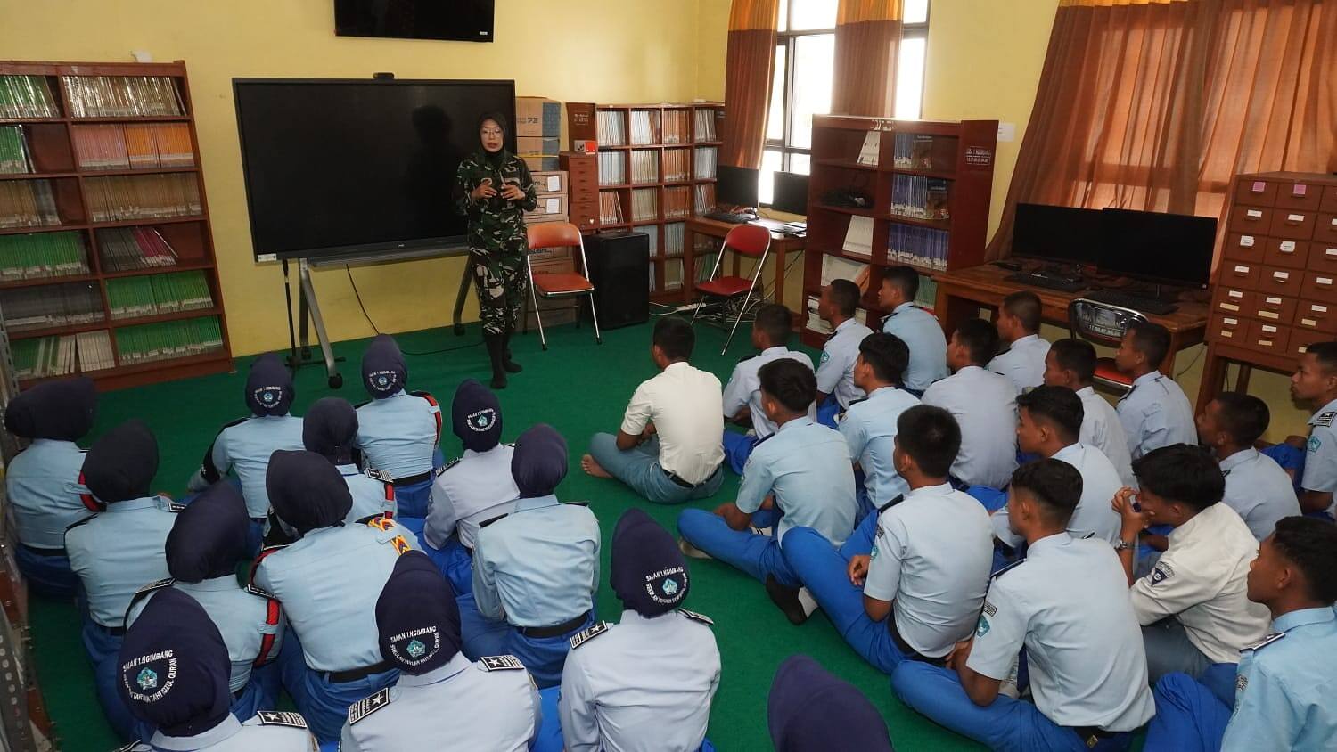 Kodim 0812/Lamongan Tanamkan Patriotisme dan Wawasan Kebangsaan di SMAN 1 Ngimbang