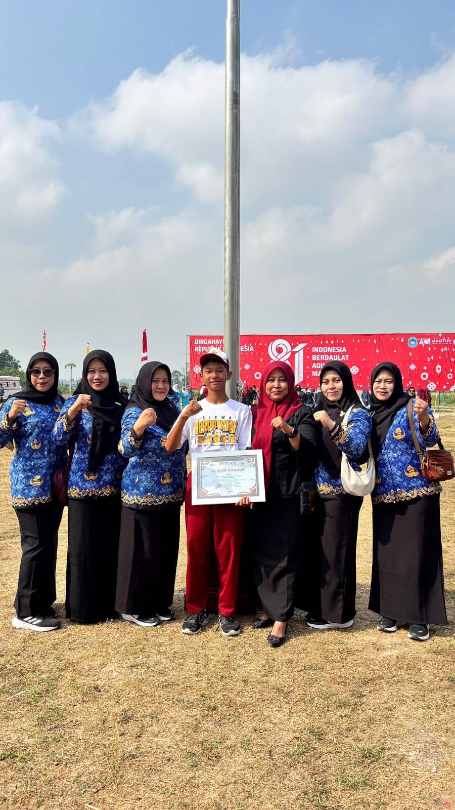 Merah Putih Berkibar, 62 Pelajar Berprestasi di Mantup Terima Penghargaan HUT ke-81 RI