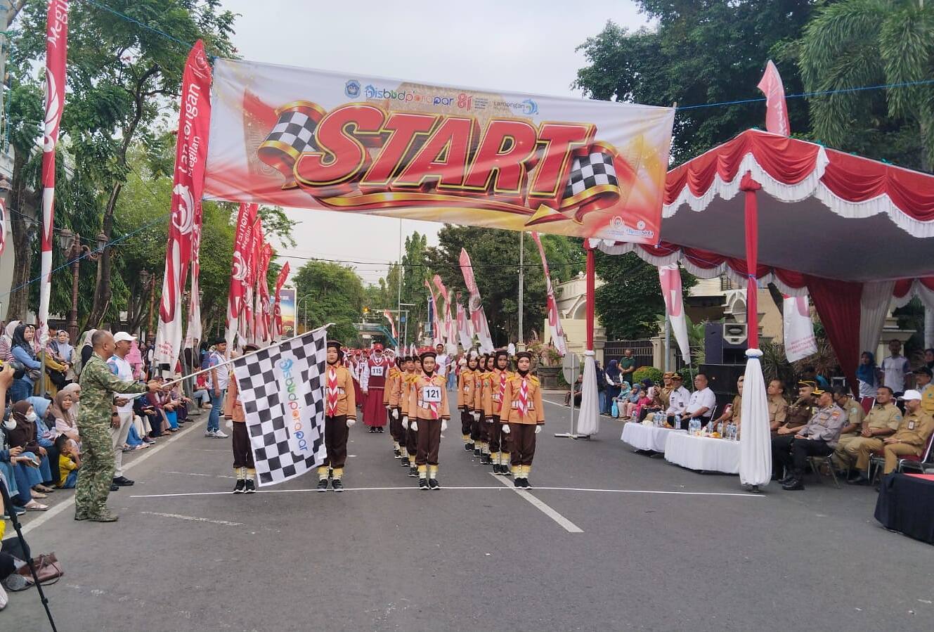 Semarak HUT RI ke-81, Dandim 0812/Lamongan Lepas Gerak Jalan SD