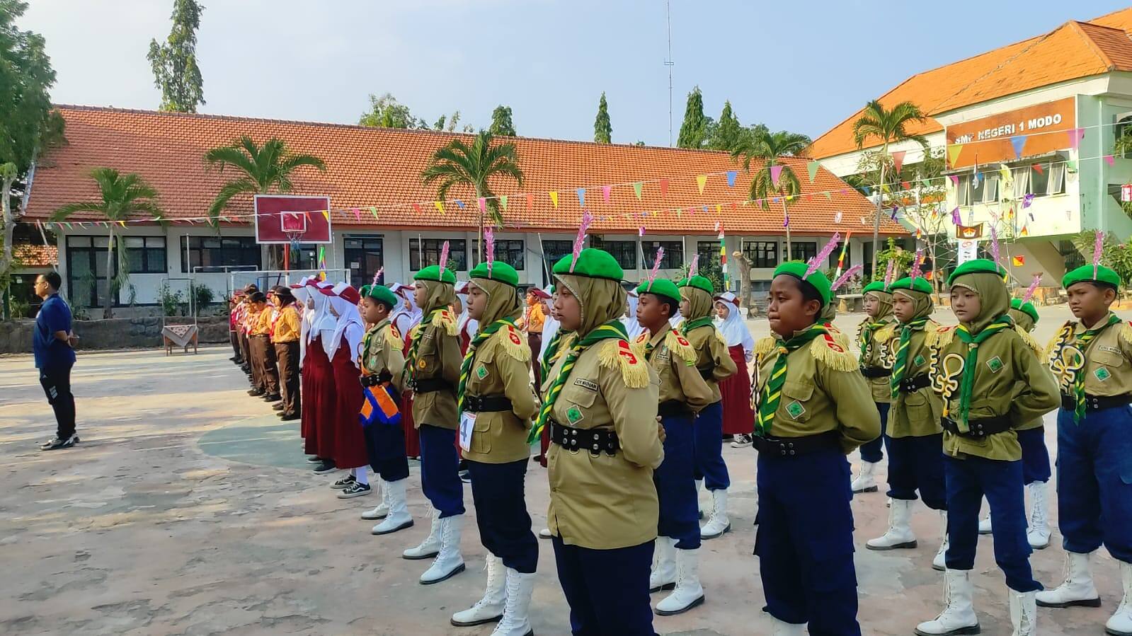 Koramil 0812/12 Modo dan Muspika Semarakkan Kemerdekaan Lewat Lomba PBB Kreasi SD/MI se-Kecamatan