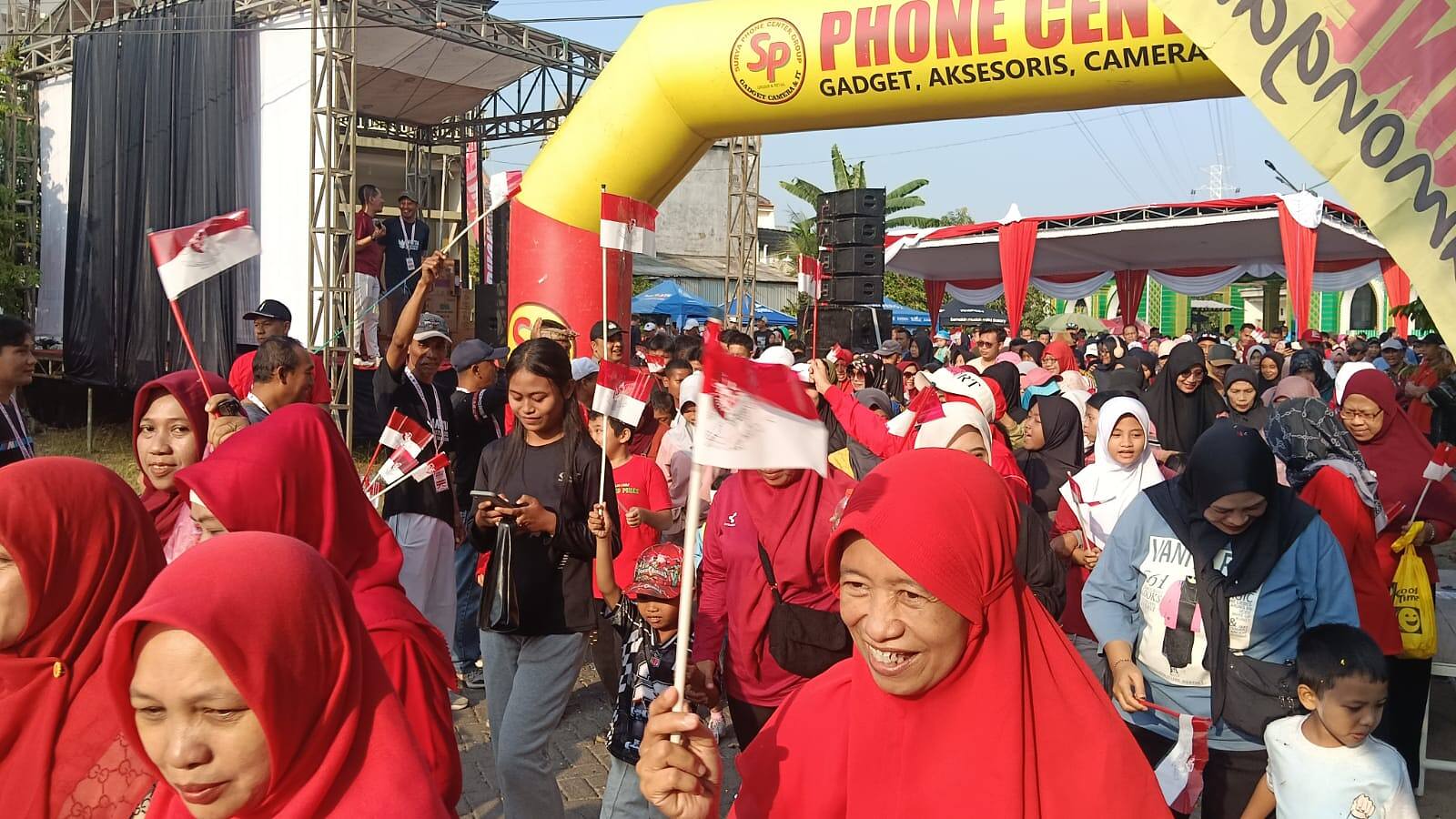 Warga Graha Indah Lamongan Semarakkan HUT RI dengan Jalan Sehat