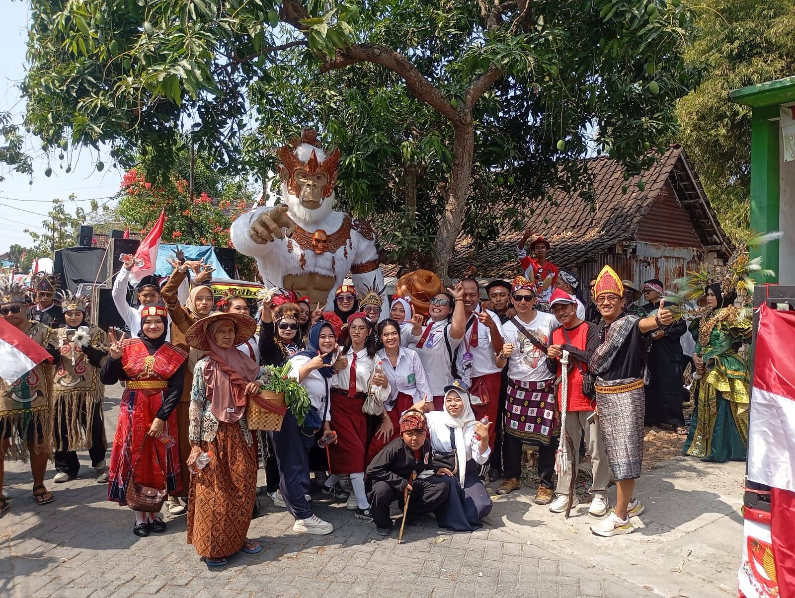 Karnaval Kemerdekaan Sukodadi, Ribuan Warga Tampilkan Budaya Nusantara