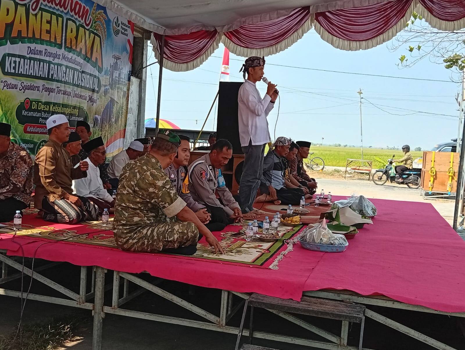 Koramil 0812/10 Babat Dukung Ketahanan Pangan Lewat Panen Padi dan Tasyakuran Wiwit