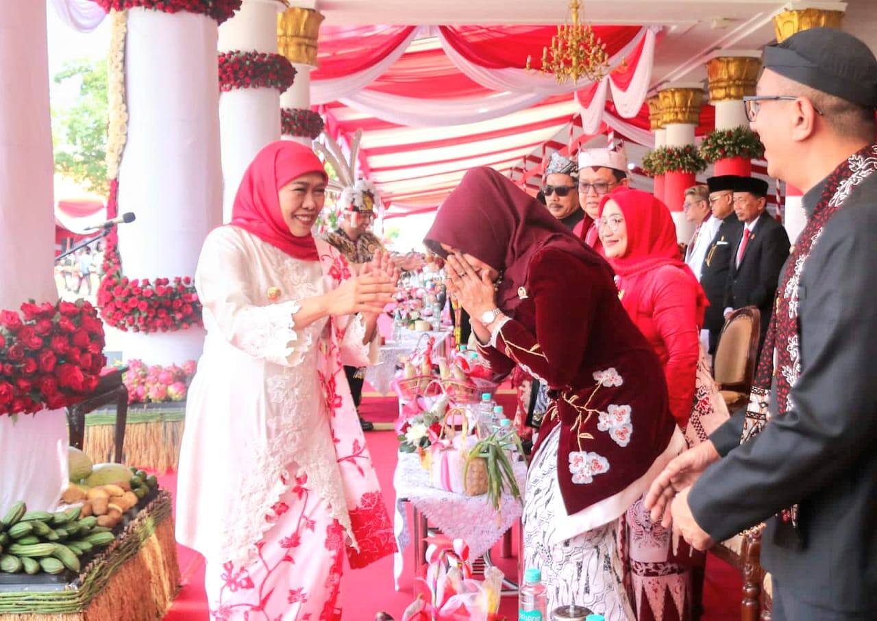 Upacara HUT ke-81 RI di Grahadi Khidmat dan Meriah, Khofifah Tekankan Kedaulatan dan Persatuan