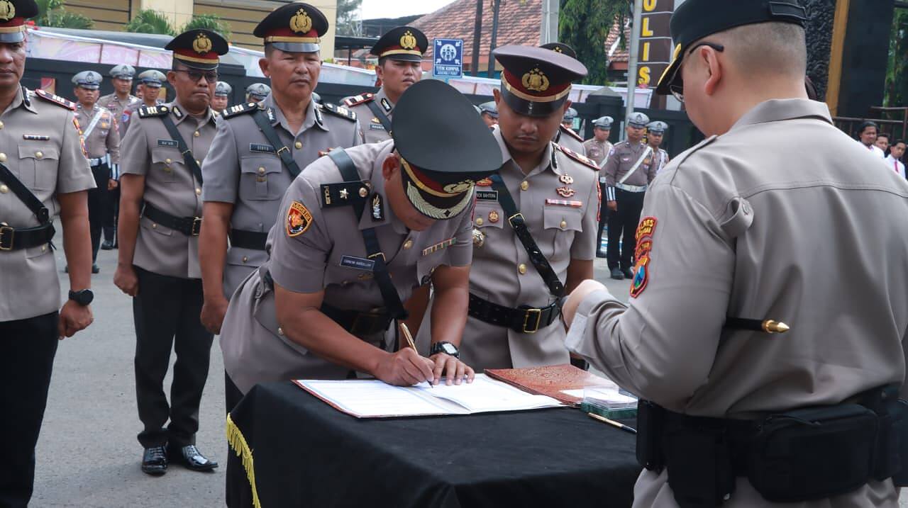Kapolres Lamongan Pimpin Sertijab, Sejumlah Pejabat Strategis Berganti