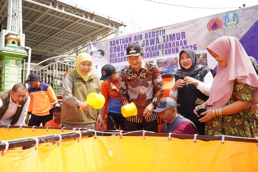Krisis Air Meluas ke 12 Kecamatan di Lamongan, Gubernur Jatim Salurkan Bantuan Air & Sembako