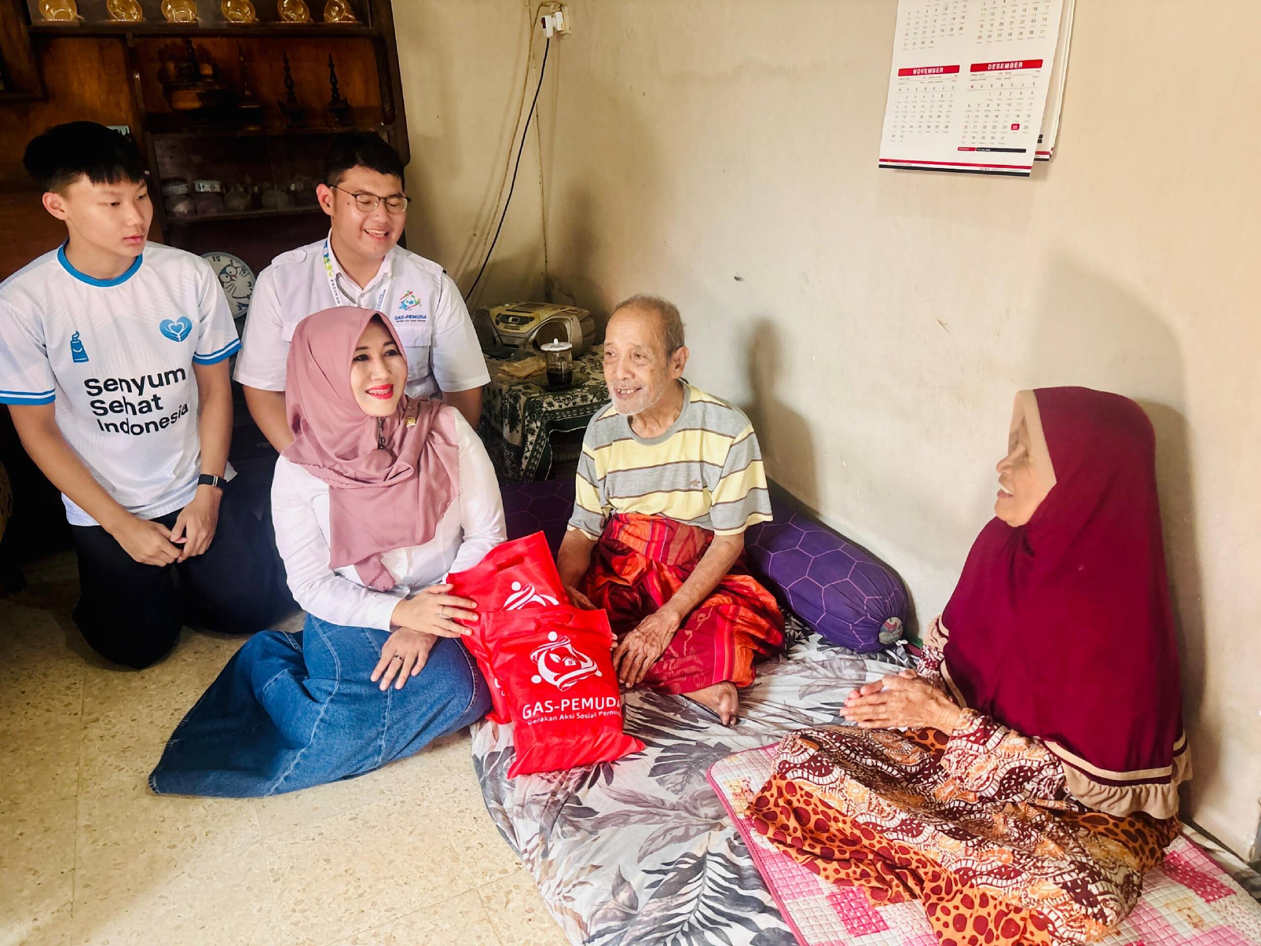 Wujud Kepedulian, Ning Lia Bersama GAS Pemuda dan Senyum Sehat Indonesia Bagikan 200 Paket Sembako