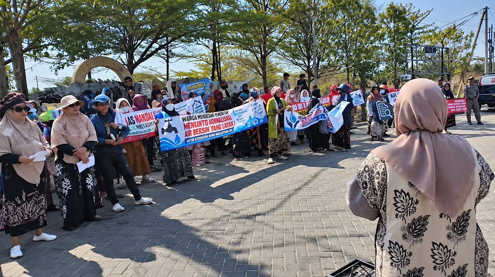 Krisis Air Lamongan: Warga Planet Green Demo, Sebut PDAM Bohong!
