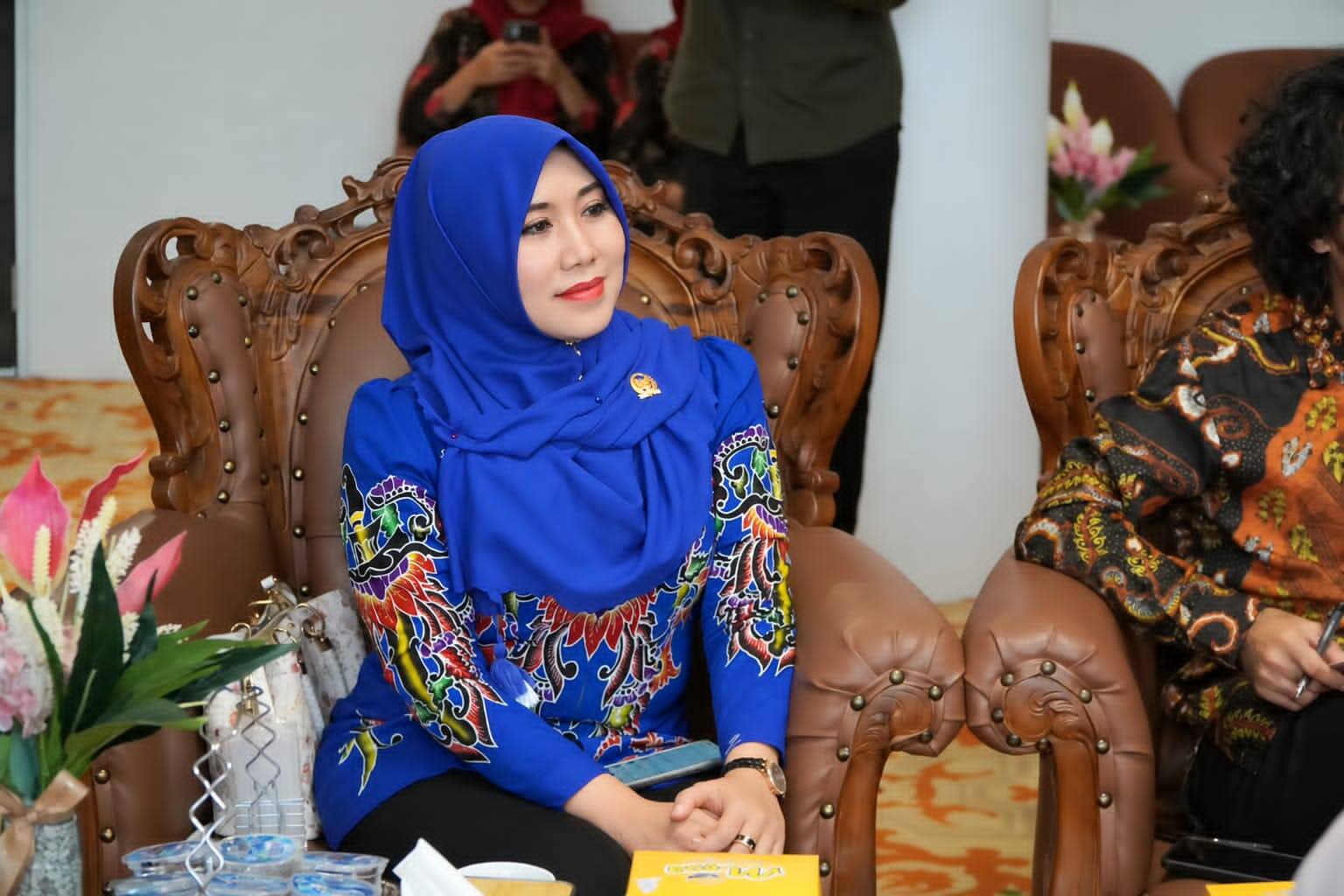 Ning Lia, Politisi Pecinta Batik yang Konsisten Merawat Warisan Nusantara
