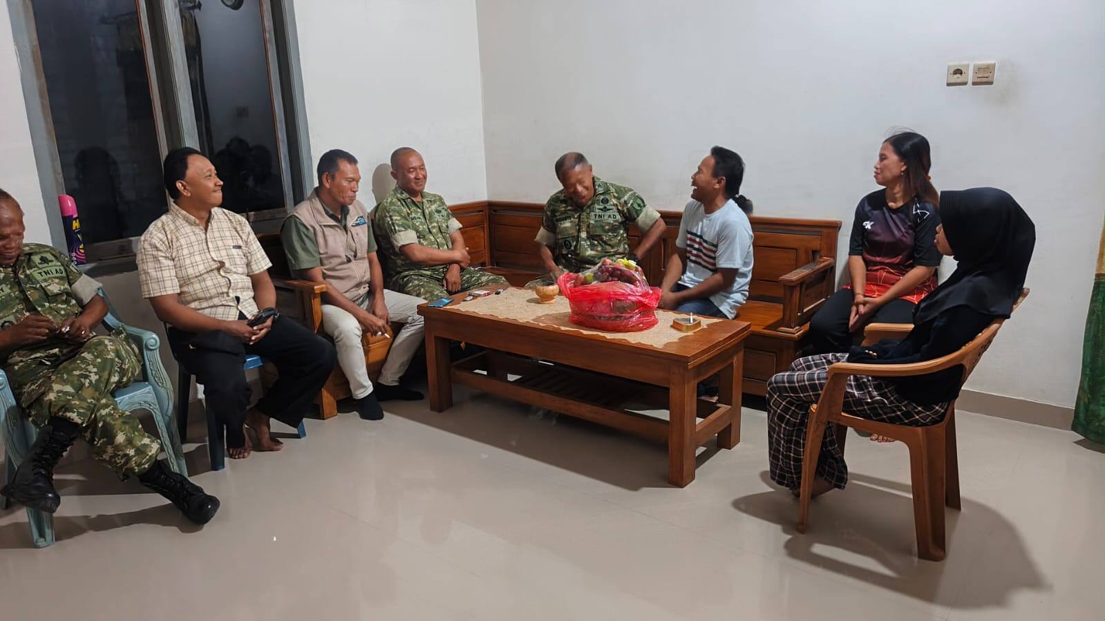Kasdim 0812/Lamongan Temui Keluarga Korban, Sampaikan Permohonan Maaf atas Insiden Lalu Lintas