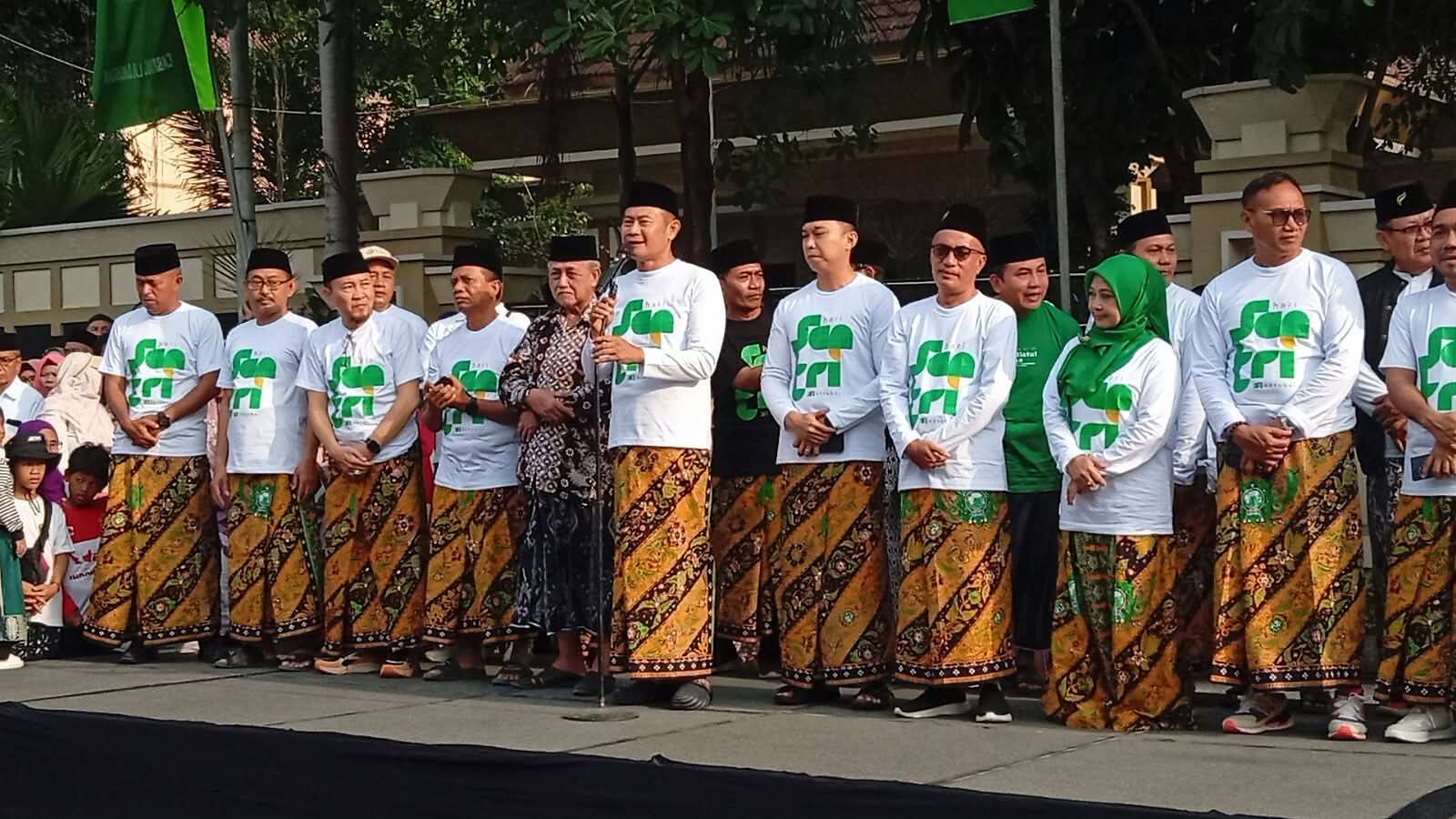 Ribuan Nahdliyin Padati Jalan Sehat Sarungan, PCNU Lamongan Perkuat Semangat Hari Santri 2026